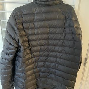 Men’s down shell Patagonia jacket. Size large.